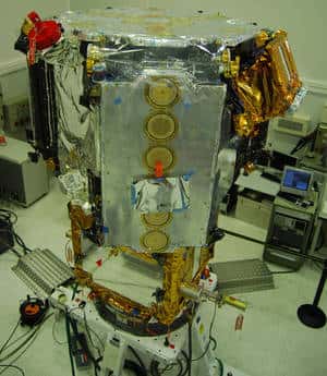 Smos et son instrument, le radiomètre interféromètrique Miras, bras pliés. Le satellite, construit par Thales Alenia Space, a été lancé en novembre 2009 par une fusée russe Rockot. © Rémy Decourt