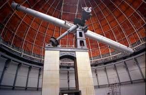 La lunette de l'Observatoire de Nice fait partie des plus grands réfracteurs qui ont contribué à l'étude des surfaces planétaires depuis un siècle. Crédit : Observatoire de Nice 