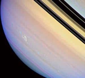 Une tempête électrique observée sur Saturne par la sonde Cassini en 2008. Crédit Nasa / JPL