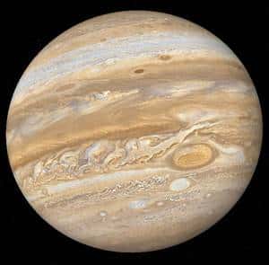 Jupiter présente de nombreux systèmes cycloniques dont le plus spectaculaire est la Grande Tache Rouge. Crédit Nasa
