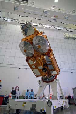 Développé par Astrium, qui a construit la plate-forme du satellite et intégré tous les instruments, CryoSat-2 fournira un bilan détaillé de l’ampleur de la fonte des glaces dans les zones concernées. © Esa / S. Corvaja