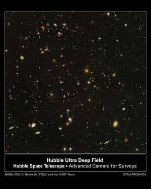 Ce champ ultra-profond réalisé par <em>Hubble</em> en 2004 est la plongée la plus lointaine jamais réalisée dans l'Univers (cliquer sur l'image pour agrandir). Les galaxies les plus jeunes de ce petit coin de la Grande Ourse ont 800 millions d'années seulement. Crédit Nasa/Esa/S. Beckwith/<em>HUDF Team</em>