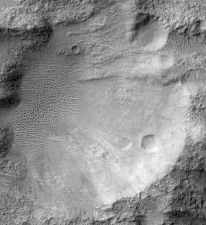 C'est dans ce cratère situé au cœur de <em>Tyrrhena Terra</em> que la caméra de MRO a photographié des dunes en étoile. Une découverte fortuite au cours d'un survol destiné à des recherches minéralogiques. Crédit Nasa/JPL/<em>University of Arizona</em>