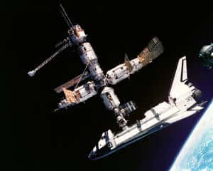 <em>Atlantis</em> restera la navette du rapprochement russo-américain qui s’est traduit par des missions vers Mir ouvrant la voie au projet de la Station spatiale internationale.© Nasa