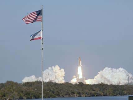 24 février 2011 à 4 h 50 en heure de Floride, la navette Discovery décolle pour la dernière fois... © Nasa/Troy Cryder