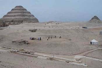 Le site enseveli sous le sable en 1991. <br />© Photos Christian Décamps / Mission archéologique du Louvre à Saqqara