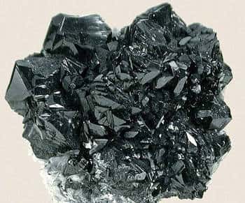Cassiterite. © <a href="http://www.fabreminerals.com/fine-mineral-specimens.php" target="_blank">Fabre</a> Minerals 