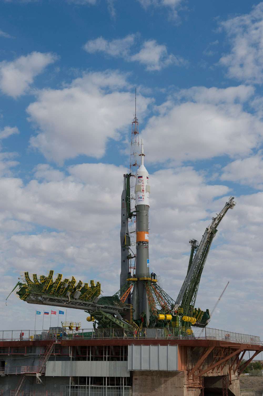 Le système de lancement habité Soyouz sur son pas de tir du cosmodrome de Baïkonour. Le lanceur et la capsule qui portent le même nom (Soyouz) ont décollé ce matin. © Esa, S. Corvaja