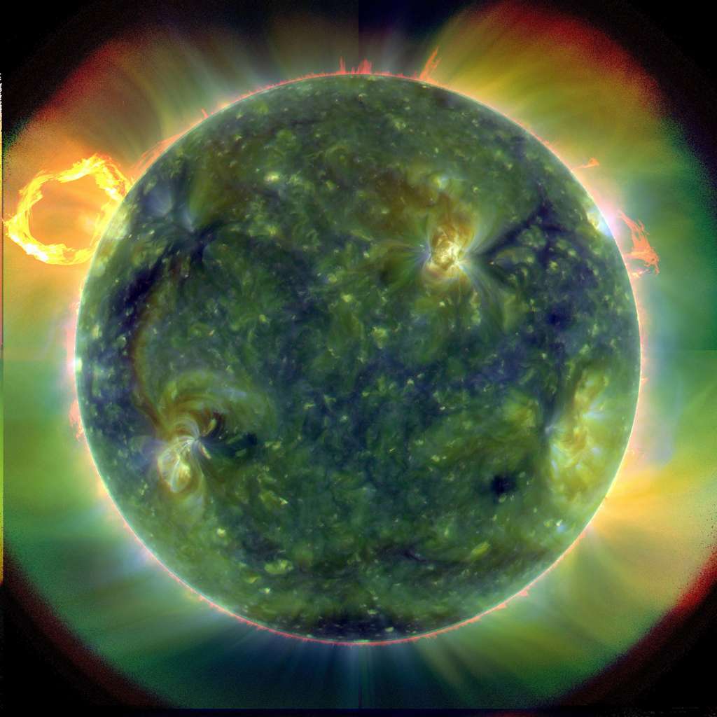 Mosaïque du Soleil réalisée à partir d'images acquises dans différentes longueurs d'onde, le 30 mars 2010. Les régions vertes sont plus froides que les régions rouges. Crédit SDO/AIA