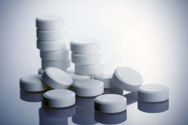 Même si les recherches doivent être poursuivies, les résultats préliminaires semblent montrer que la consommation d'aspirine réduise l'incidence du cancer colorectal. © Mars Evis/shutterstock.com