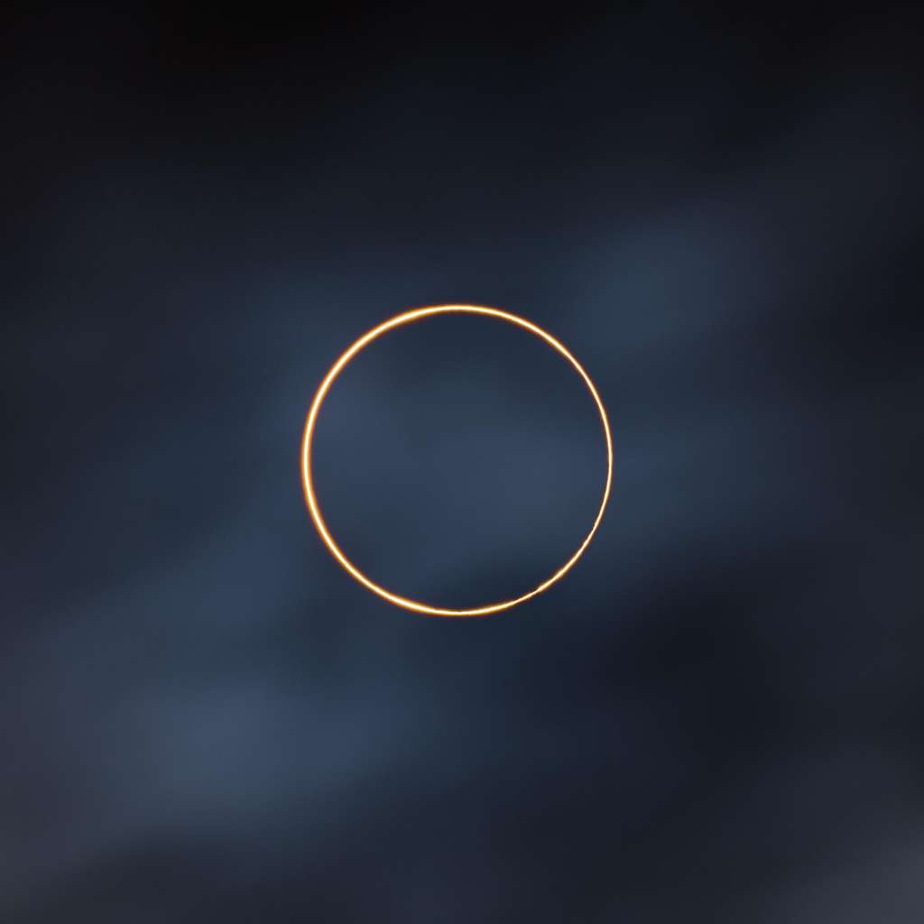 <em>« Moins d’une minute après l’éclipse, le Soleil a été voilé par un nuage »</em>, se souvient Shuchang Dong, auteur de la photo. <em>« J’ai eu tellement de chance. »</em> © Shuchang Dong, <em>Astronomy Photagrapher of the Year 2021</em>