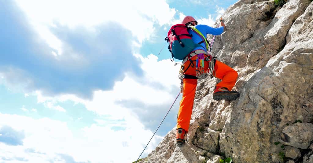 Même si les techniques se sont largement améliorées et que le matériel est aujourd’hui plus sûr, l’alpinisme semble rester le sport le plus dangereux au monde. © Andreas P, Adobe Stock