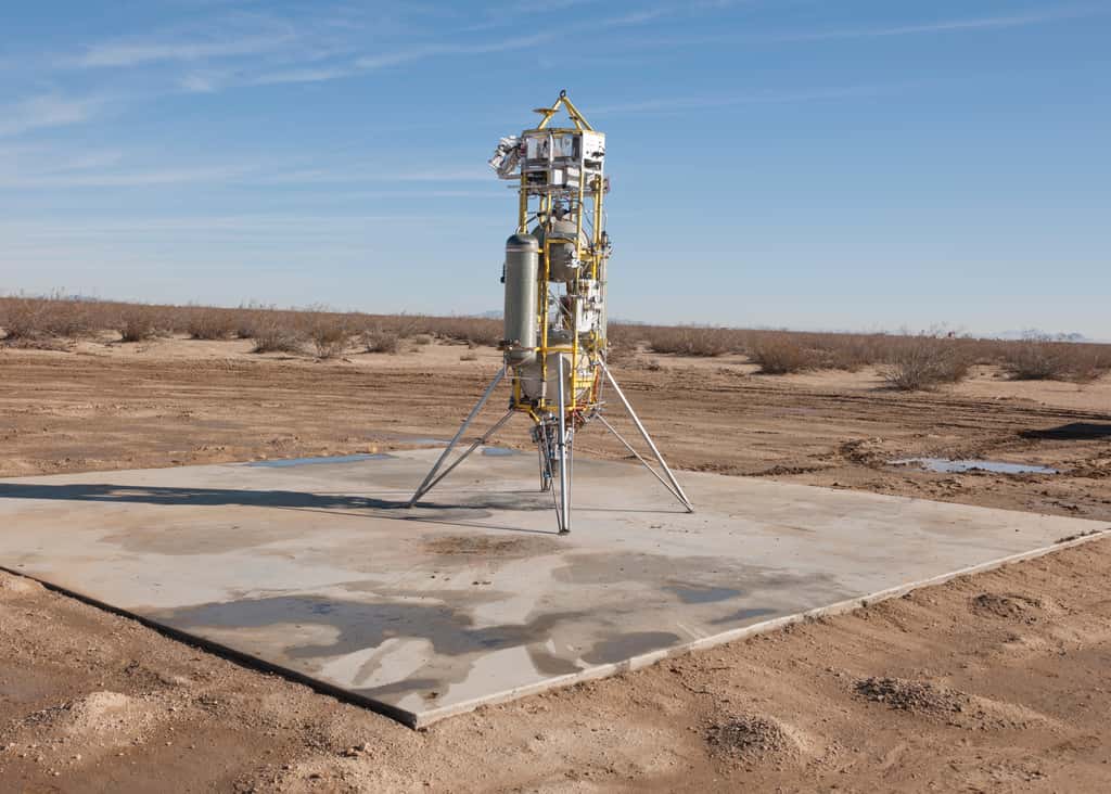 Le système de navigation intégré au rover Perseverance a été testé dès 2014, dans la Vallée de la mort (Californie) grâce à cet engin à décollage et à atterrissage vertical. © Masten Space Systems