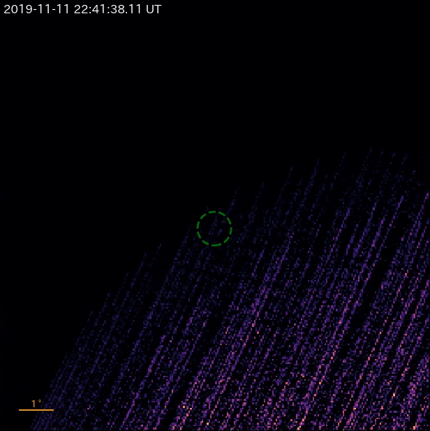 Cette animation montre, l’émission de rayons X par le trou noir MAXI J0637-430 alors qu’il se déplace dans la ligne de visée de Rexis, l’instrument embarqué à bord de la mission Osiris-Rex. © Université de l’Arizona, MIT, Harvard, Goddard, Nasa