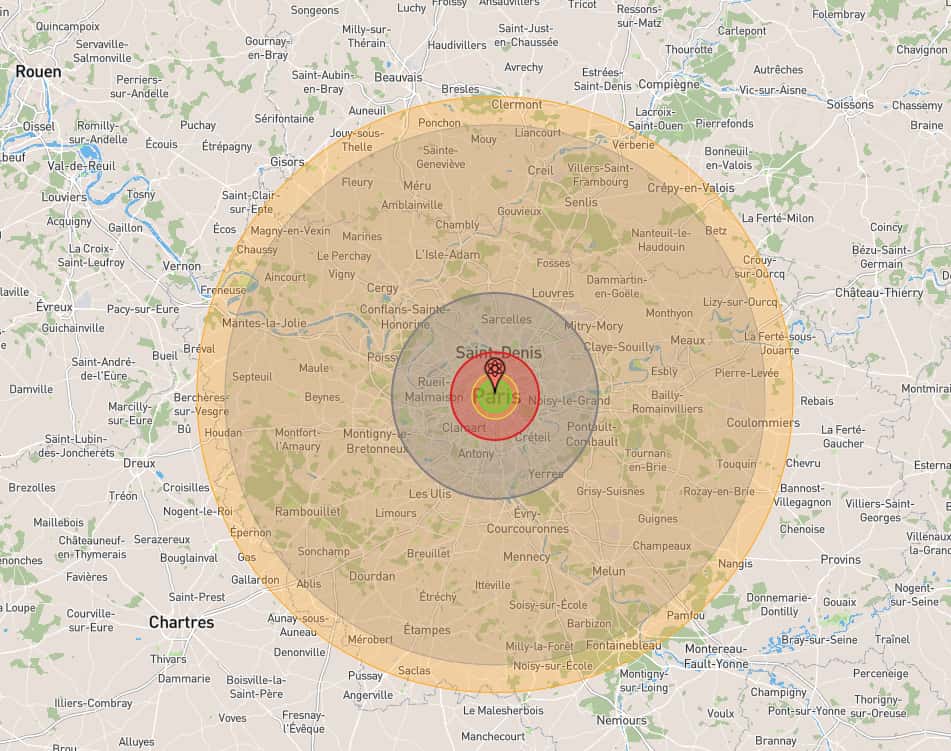 Entouré de vert, le <em>« radiation radius »</em>. De jaune, le <em>« fireball radius »</em>. De rouge, <em>« heavy blast damage radius »</em>. De gris foncé, le <em>« moderate blast damage radius »</em>. De gris clair, le <em>« light blast damage radius »</em>. D’orange, le <em>« thermal radiation radius »</em>. © Nukemap