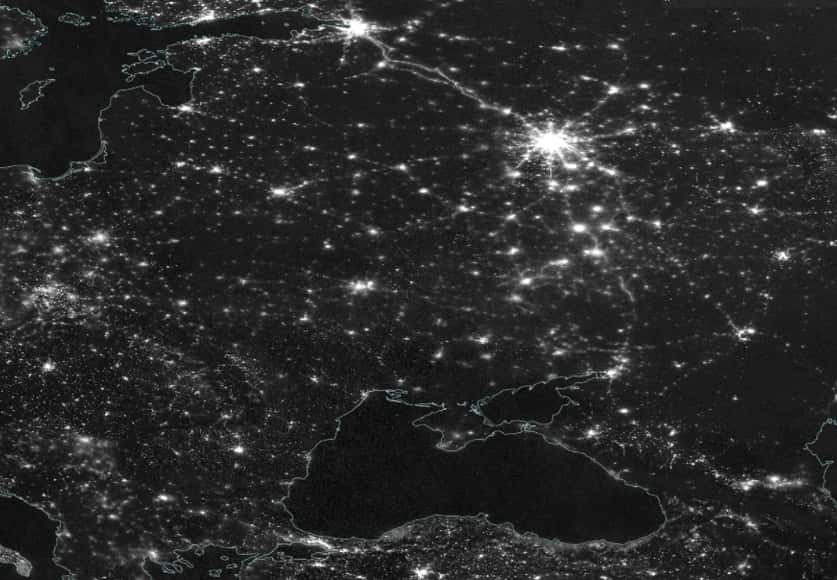 Ici, l’Ukraine telle qu’elle apparaissait, de nuit, au satellite Suomi NPP le 6 février 2022, avant le début de l’invasion russe. © VIIRS, Suomi NPP 