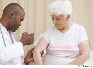 En 2010-2011, à peine plus de 56 % des plus de 65 ans étaient vaccinés contre la grippe saisonnière. © Phovoir