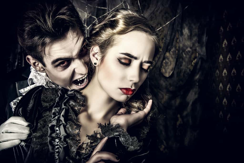 Les vampires mordent leurs victimes dans le cou. C’est donc depuis la carotide externe qu’ils aspirent l’énergie vitale de leurs victimes, une énergie contenue dans leur sang. © Kiseley Andrey Valerevich, Shutterstock