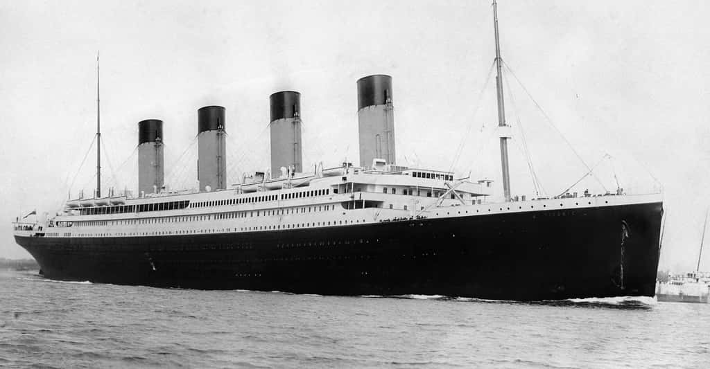 Le Titanic partant de Southampton en Angleterre en 1912. © F.G.O. Stuart, Wikipedia, Domaine public