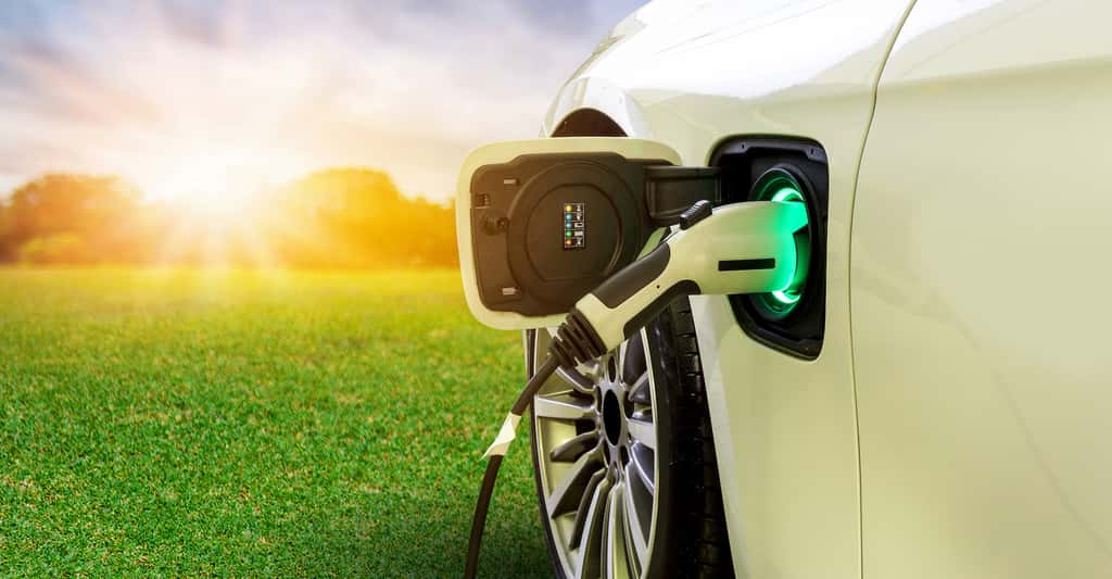 Les voitures électriques sont bonnes pour l’environnement et pour la santé. Des chercheurs de la Keck School of Medicine (États-Unis) ont mis cette affirmation à l’épreuve des chiffres du quotidien. © Nischaporn, Adobe Stock
