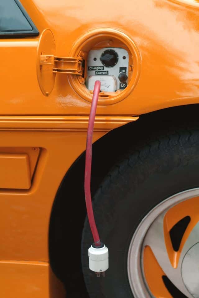 Plus de 2.800 voitures électriques ont été immatriculées en France entre les mois de janvier et juillet 2012, soit plus que durant toute l'année 2011 (2.630). © kabby, shutterstock.com