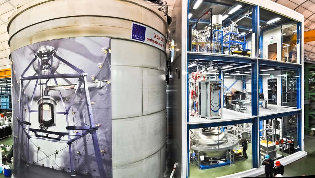 Xenon 1T, une cuve de 1.300 kilogrammes de xénon liquide ultra-pur protégé des rayonnements cosmiques dans un cryostat immergé dans l’eau et surplombé de 1.500 mètres de montagnes. © <em>Xenon Collaboration</em>