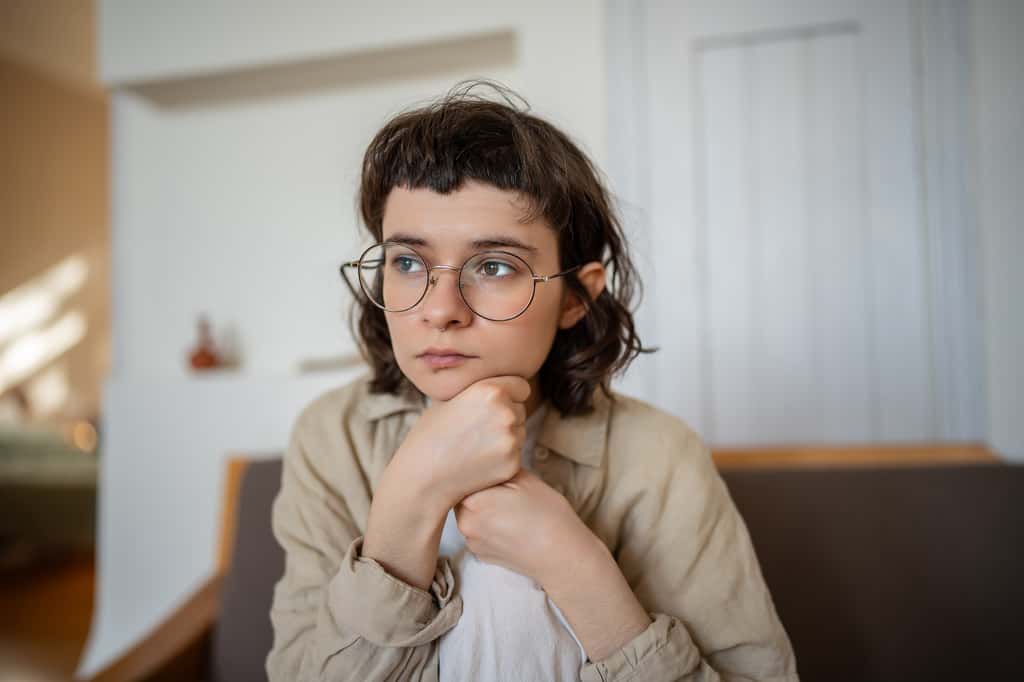 Le nombre d’hospitalisations pour tentatives de suicide ou automutilations a augmenté de 22 % chez les filles de 10 à 14 ans entre 2023 et 2024. © DimaBerlin, Adobe Stock 