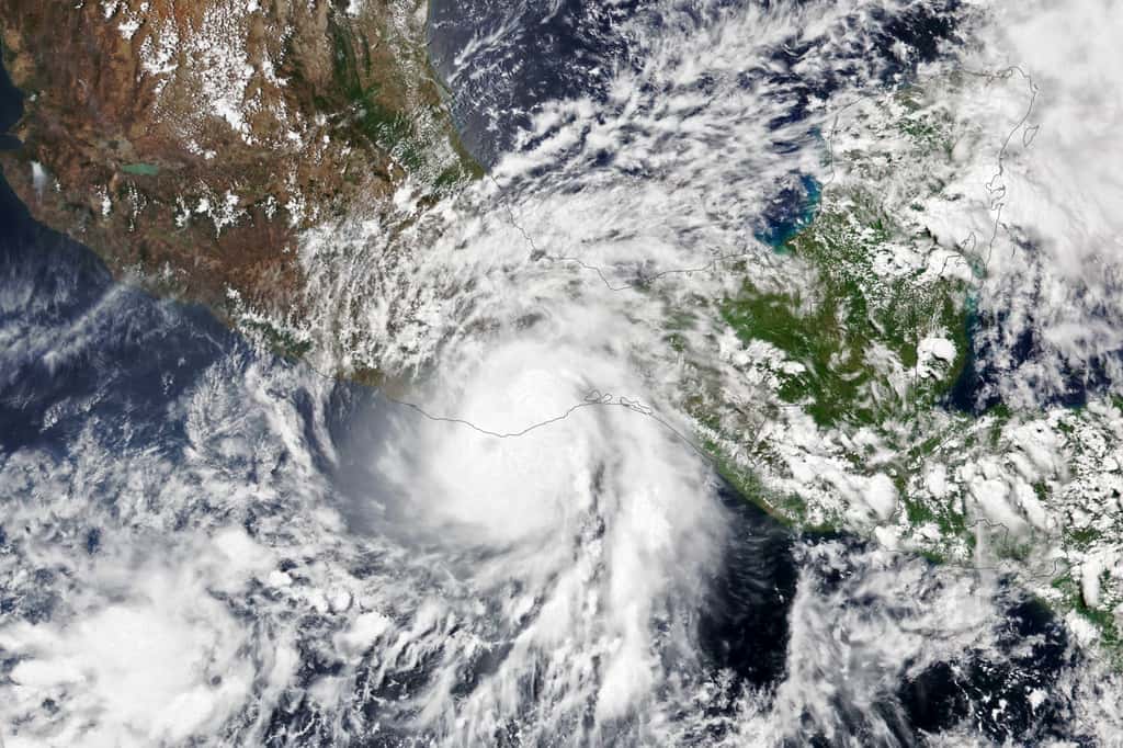 L'ouragan Agatha touchant terre au Mexique. © Nasa Earth Observatory
