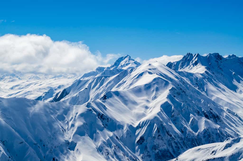 Les stations de ski bénéficient de projections climatiques sur le manteau neigeux leur permettant d'orienter leurs choix d'investissement. © Hakan Ozturk, Adobe Stock