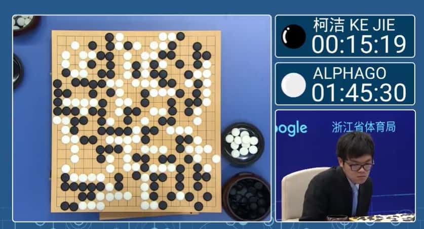 Le champion de go chinois Ke Jie n’a pas démérité face à l’IA AlphaGo qui s’est imposée de peu. © DeepMind