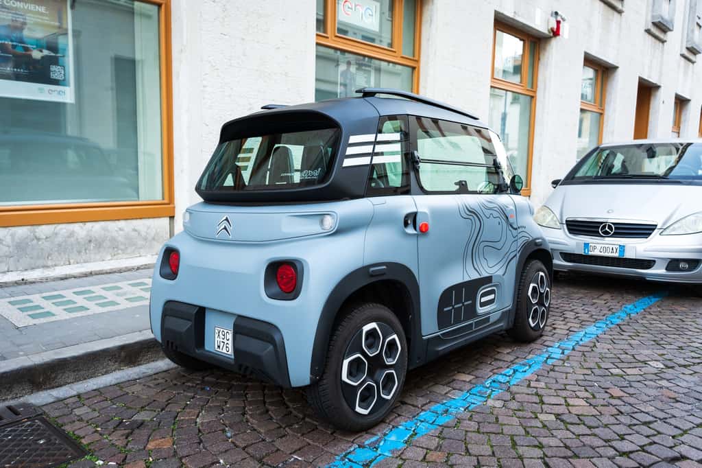 Amené à progresser, le marché des voiturette électriques sans permis relancé avec le succès de l'AMI de Citroën. © Luca, Adobe Stock