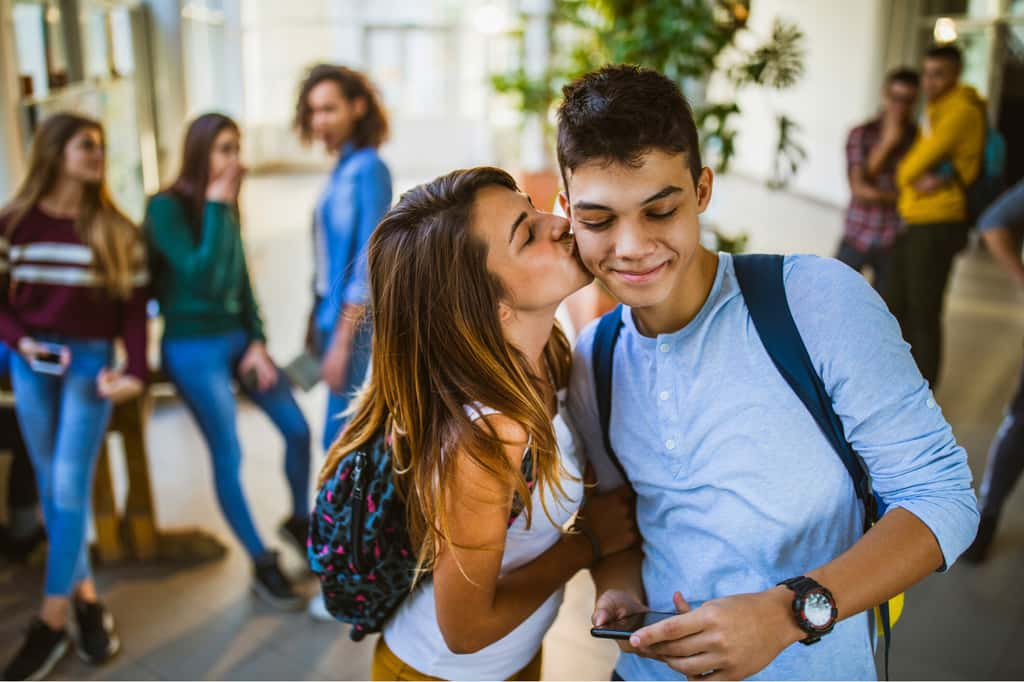  Ne minimisons pas les amours adolescentes qui peuvent constituer une expérience fondatrice dans la vie future des jeunes adultes. © skynesher, iStock