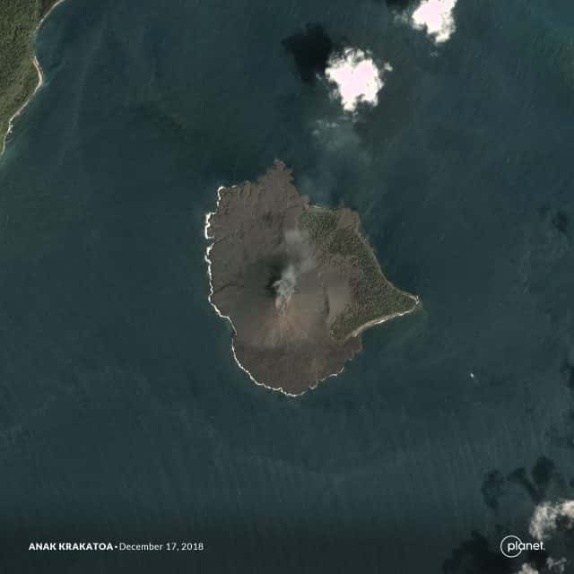 L'Anak Krakatau avant l'effondrement du 22 décembre 2018. © Planet