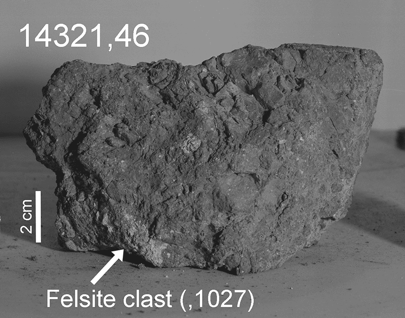 Échantillon de roche lunaire rapporté par la mission Apollo 14. © Nasa