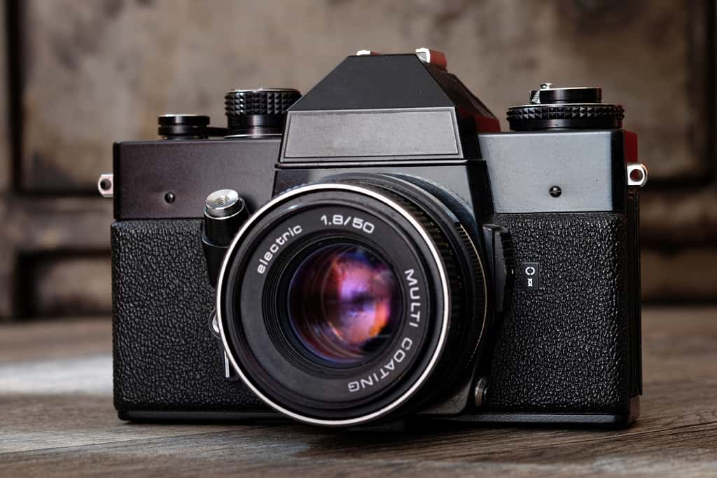 L'appareil photo hybride est un compact à grand capteur. © Dominique Vernier, Adobe Stock