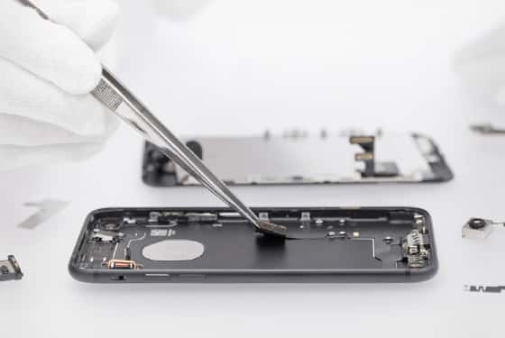 Apple tente d’extraire le plus possible de matériaux non renouvelables dans les appareils en fin de vie. © Apple