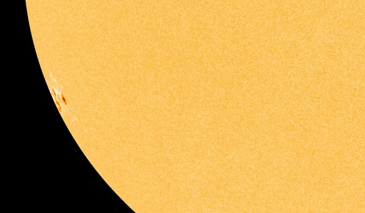 Développement de la région active AR2781 en 24 heures. La groupe de taches est sur la face du Soleil tournée vers la Terre ces prochains jours. © Nasa, SDO