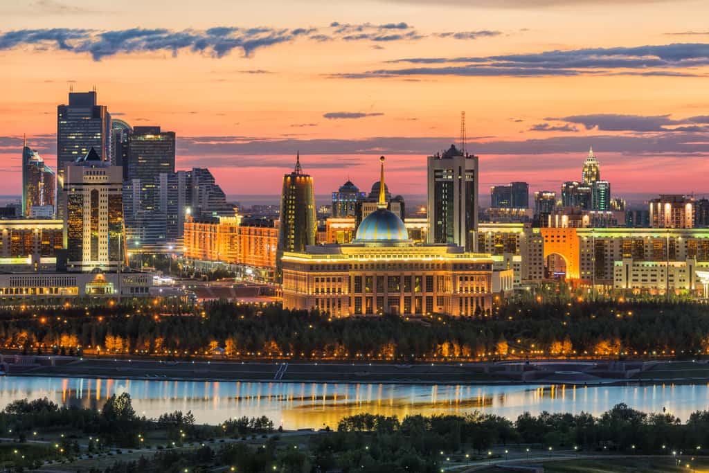 Astana a connu un développement économique spectaculaire en 1998, lorsque la capitale a été déplacée d'Almaty à Akmola. © Max Zolotukhin, Adobe Stock