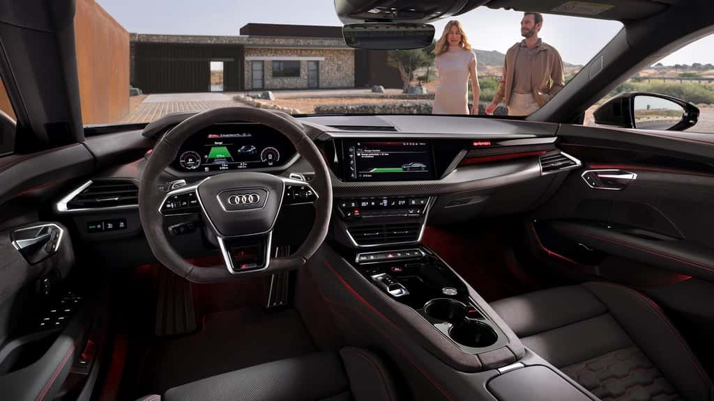 L’intérieur de l’Audi RS e-Tron GT mêle sportivité et technologie à foison. © Audi