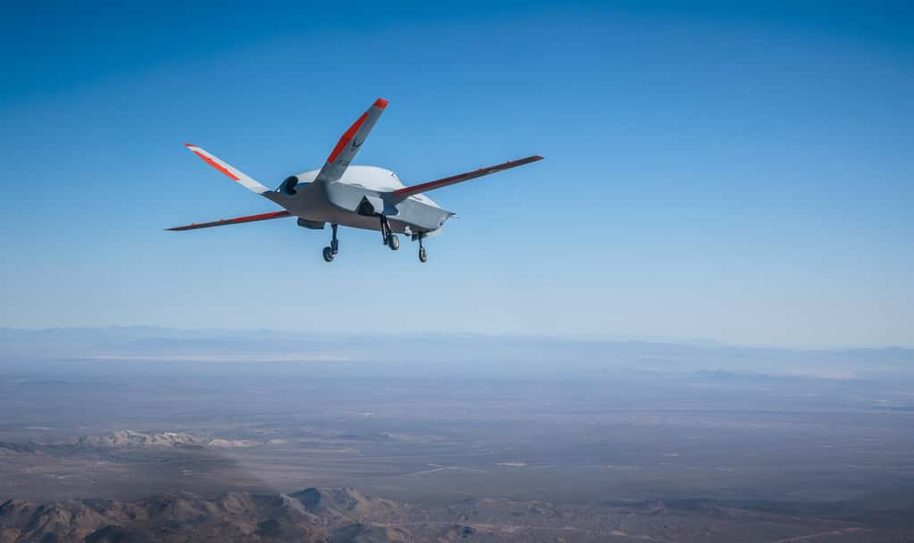 Le drone de combat XQ-67A, conçu par General Atomics pour l'US Air Force, a réalisé son premier vol d'essai d'environ une heure. Le XQ-67A est le premier d'une deuxième génération de plateformes collaboratives autonomes ou ACP. © AFRL