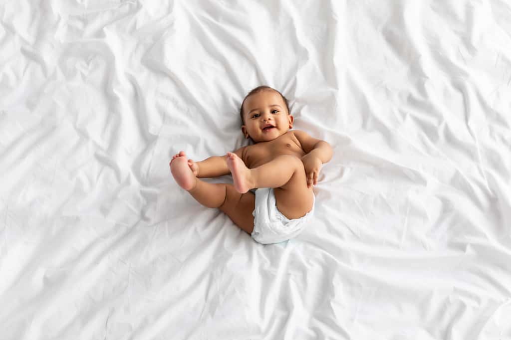 L'article rédigé par des chercheurs de l'Inserm à HEC, de l'AP-HP et du CHU de Nantes révèle l'incohérence des images figurant sur les emballages de couches pour bébé. © Prostock-studio, Adobe Stock