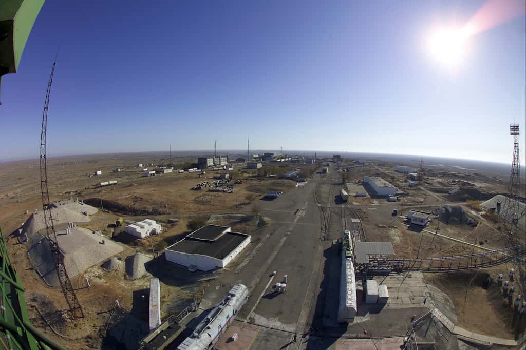 Vue d'une toute petite partie du cosmodrome de Baïkonour, depuis les installations de Starsem. Le crash d’un lanceur Proton le 2 juillet dernier n’a pas endommagé les infrastructures. © S. Corvaja, Esa