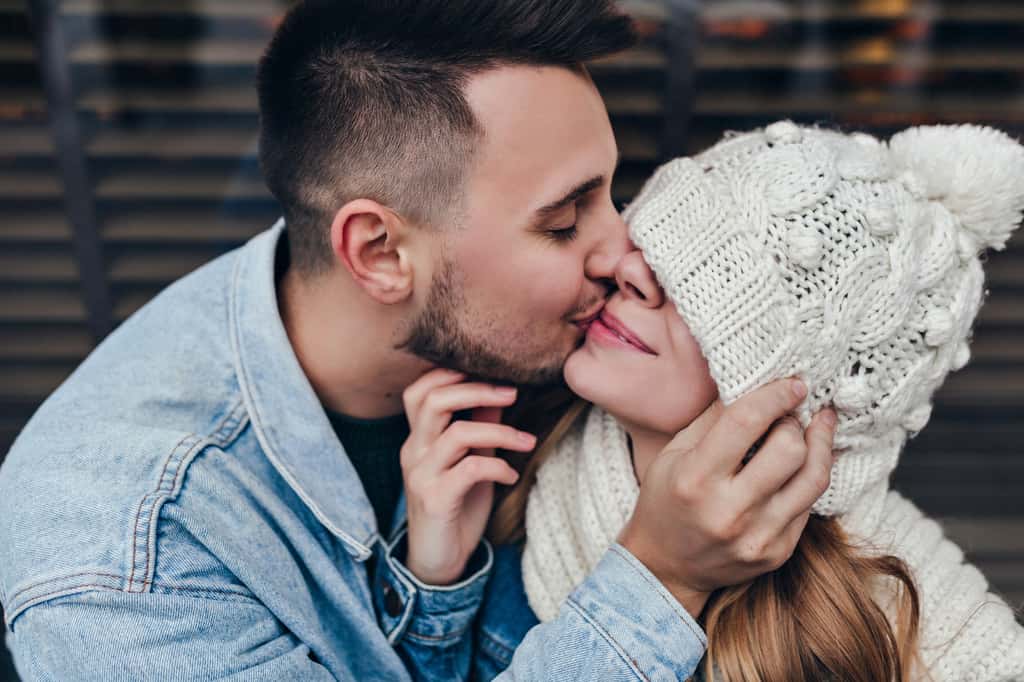 La dépression et l’anxiété peuvent-elles se transmettre par le microbiote buccal au sein d’un couple ? C’est ce que suggère une nouvelle étude. © Look Studio, Freepik