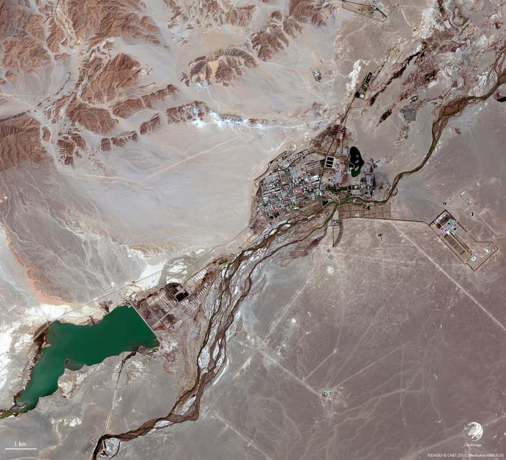 Cette image du Centre spatial de Jiuquan dans le désert de Gobi a été prise par le satellite Pléiades 1A, le 10 février 2016. Il s’agit d’une image en couleur naturelle, de résolution native à 0,70 m, ré-échantillonnée à 0,5 m. © Cnes 2016, Distribution Airbus DS