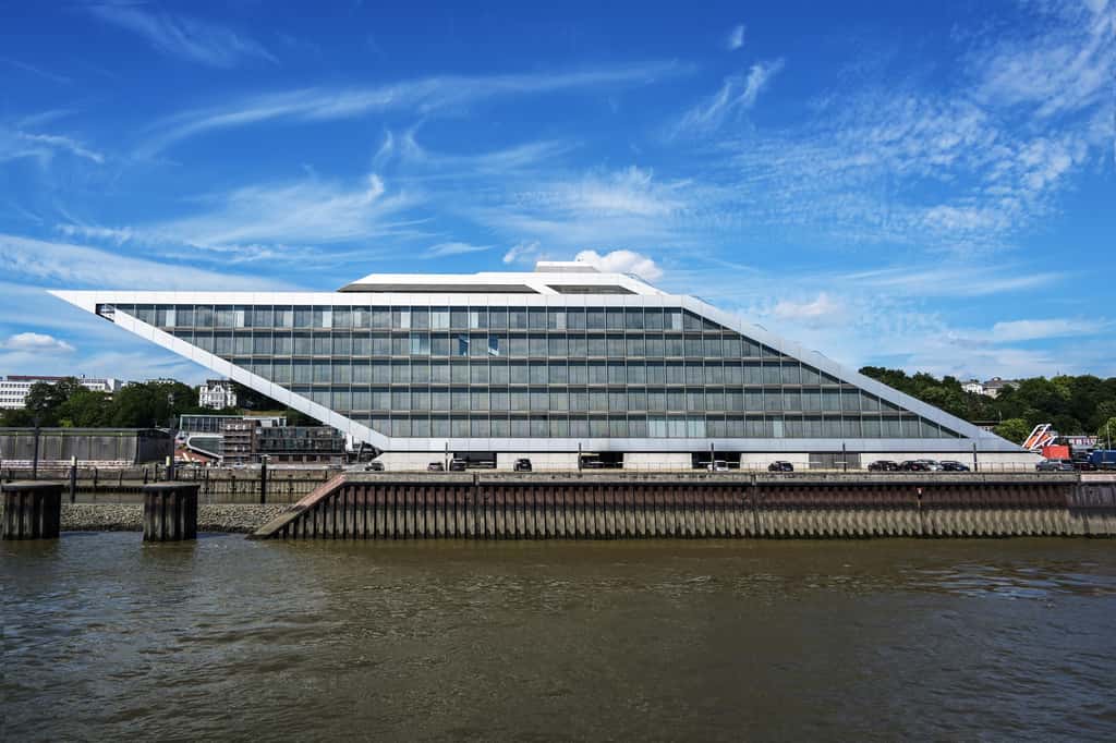 Un exemple de parallélogramme utilisé en architecture. Ici, le Dockland, à Hambourg, Allemagne. © Maren Winter, Adobe Stock