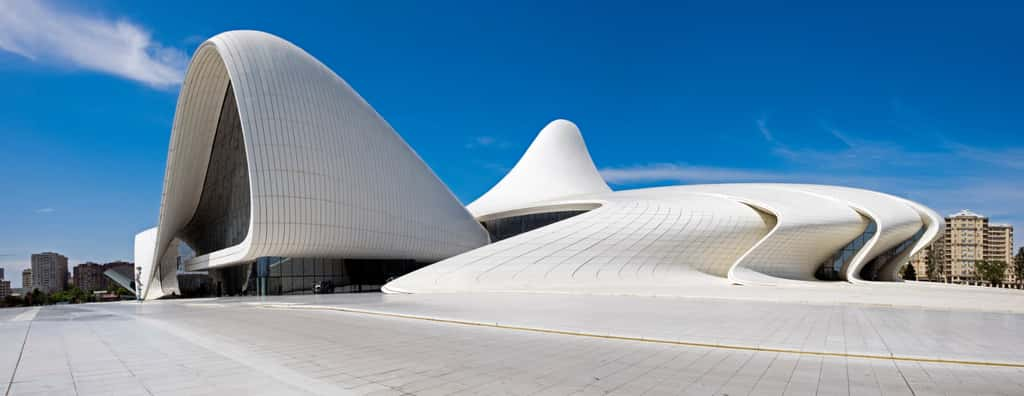 Le Centre culturel Heidar Aliyev, tout en fluidité ! © vadiml, Adobe Stock