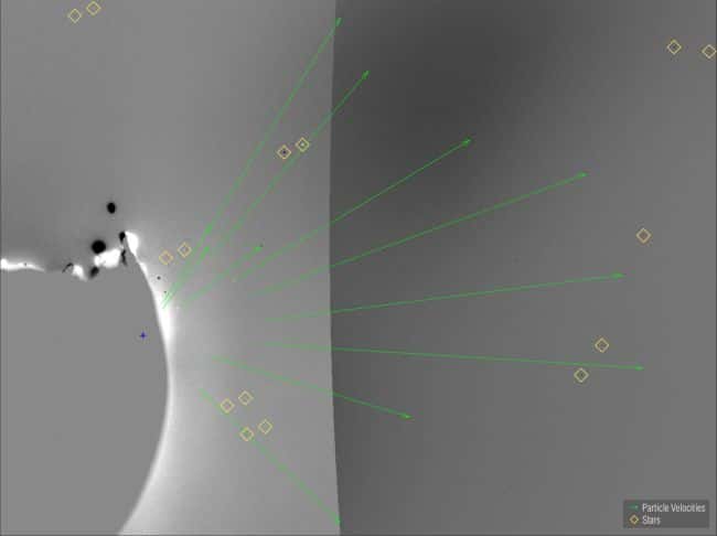 Éjection de particules de la surface de Bennu (en vert), vue par Osiris-Rex. Les points encerclés de jaune sont des étoiles. © Nasa/Goddard/<em>University of Arizona/L</em>ockheed Martin/KinetX Inc