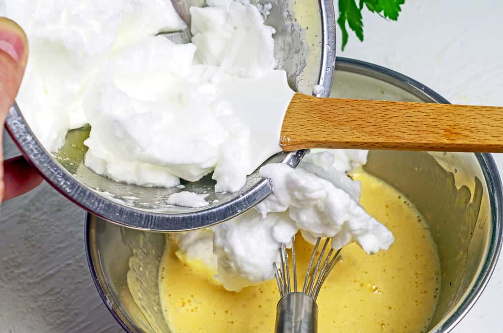 Un soufflé est fait de crème, de fromage, de jaunes d’œufs et de blancs montés en neige mais pas seulement… © johannes, Adobe Stock
