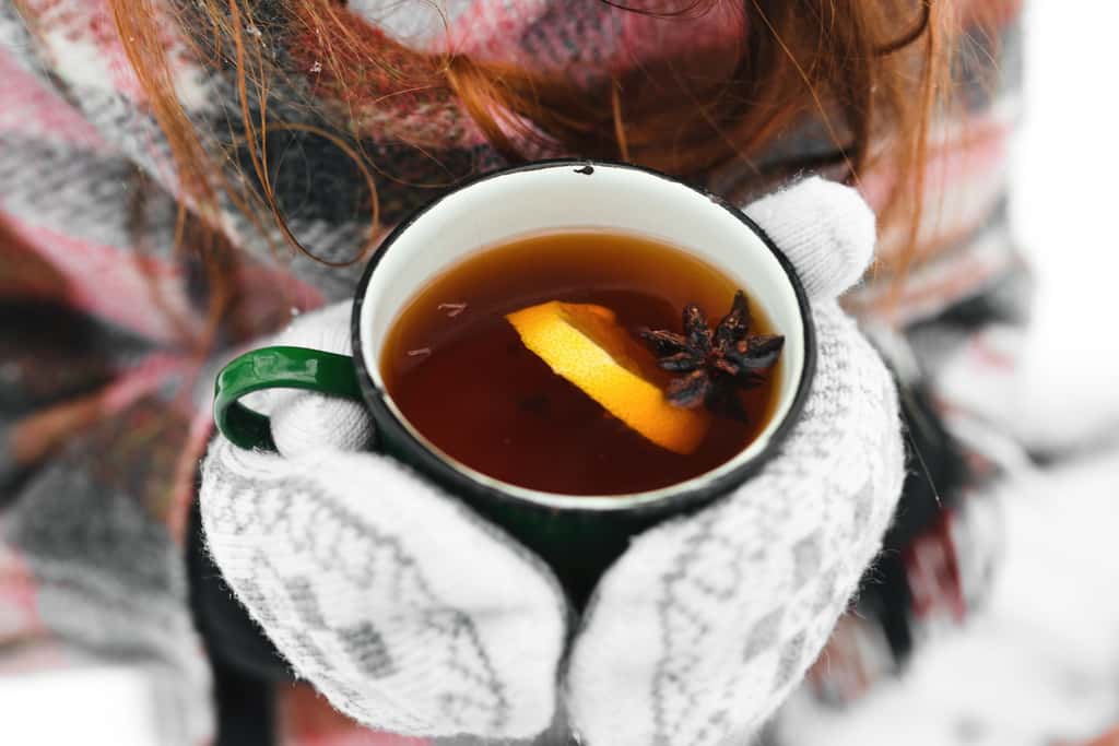Buvez chaud, mais pas brûlant, vous aidera à lutter contre le froid. © Andrii, Fotolia