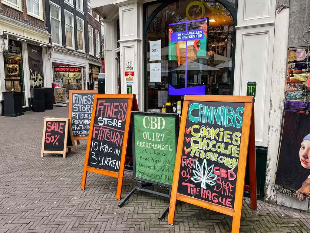 Une boutique proposant du CBD et d’autres produits à base de dérivés de cannabis, aux Pays-Bas. ©  Oliver de La Haye, Adobe Stock 